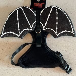 NWT Tails & Noses Halloween Dog Harness Wings Size M